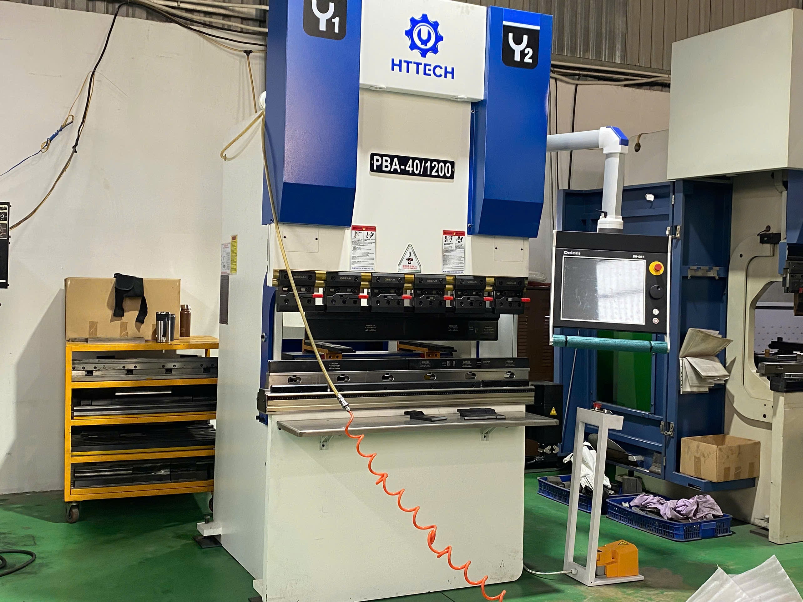 Bending machine 2